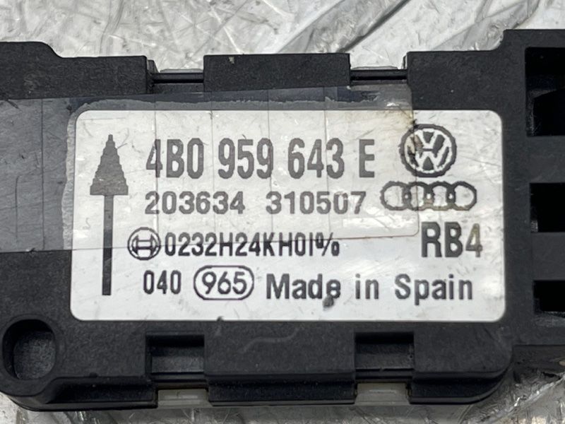 Датчик удара 4B0959643E Volkswagen Touareg