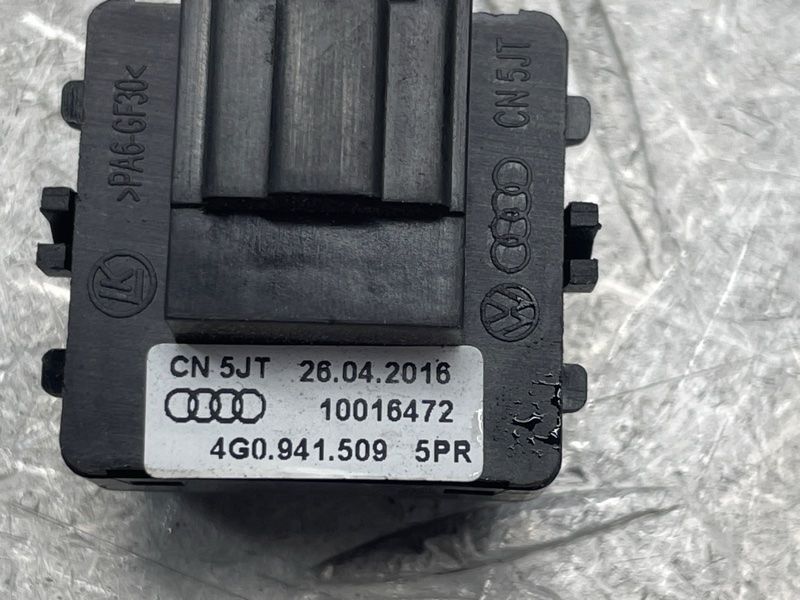Кнопка аварійки 4G09415095PR Audi A6
