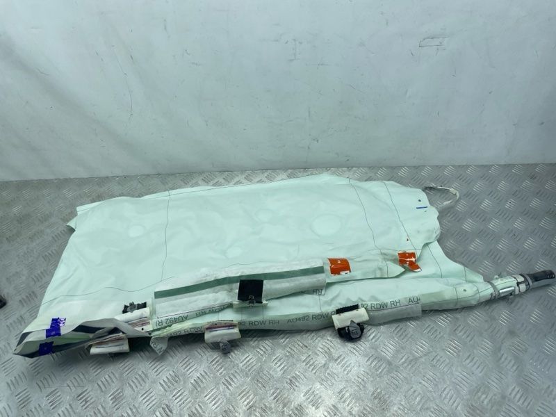 Шторка безопасности боковая / Airbag 8W9880742F Audi A4
