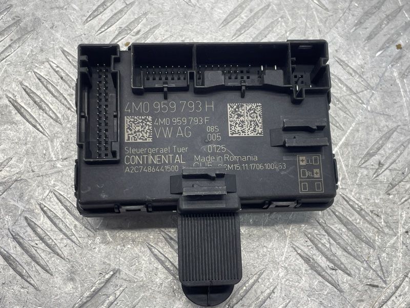 Блок керування дверей 4M0959793H Audi Q7