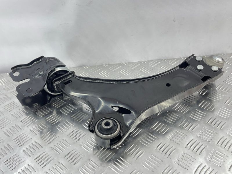 Важіль передньої підвіски нижній 31317666 Volvo XC60
