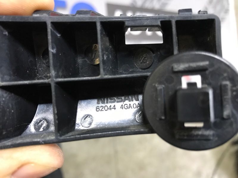 Кронштейн переднього бампера 620444GA0A Infiniti Q50