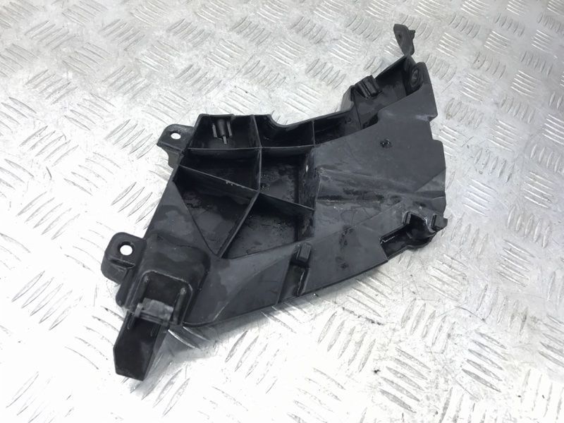Направляюча переднього бампера 4G8807283C Audi A7