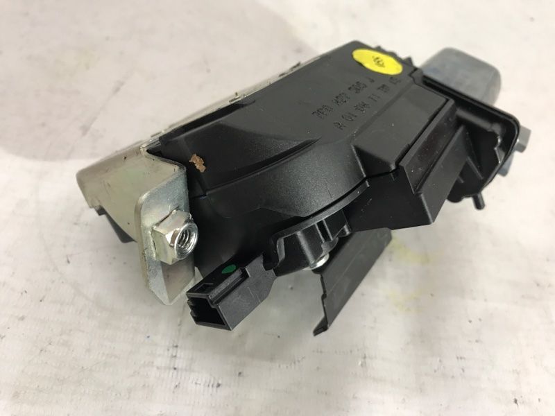 Замок кришки багажника 7P0827505J Volkswagen Touareg