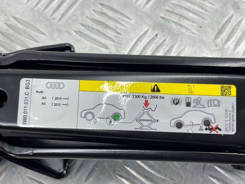 Домкрат 8W0011031C Audi A4