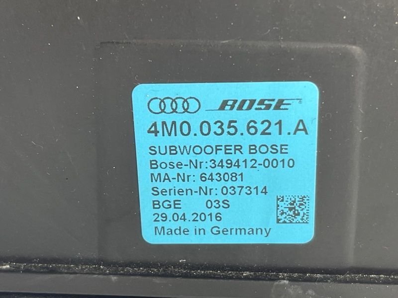 Сабвуфер BOSE 4M0035621A Audi Q7