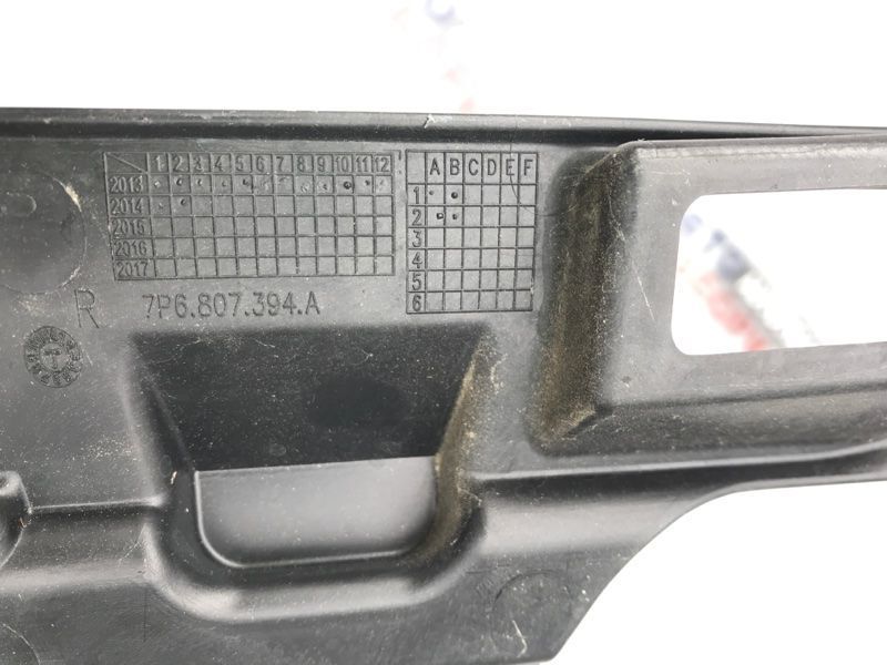 Направляющая заднего бампера 7P6807394A Volkswagen Touareg