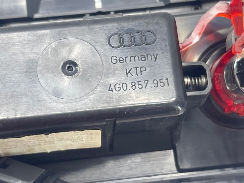 Попільничка перед Audi A6
