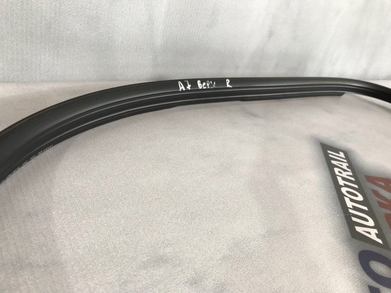 Уплотнитель рамы крыши 4G8854544 Audi A7