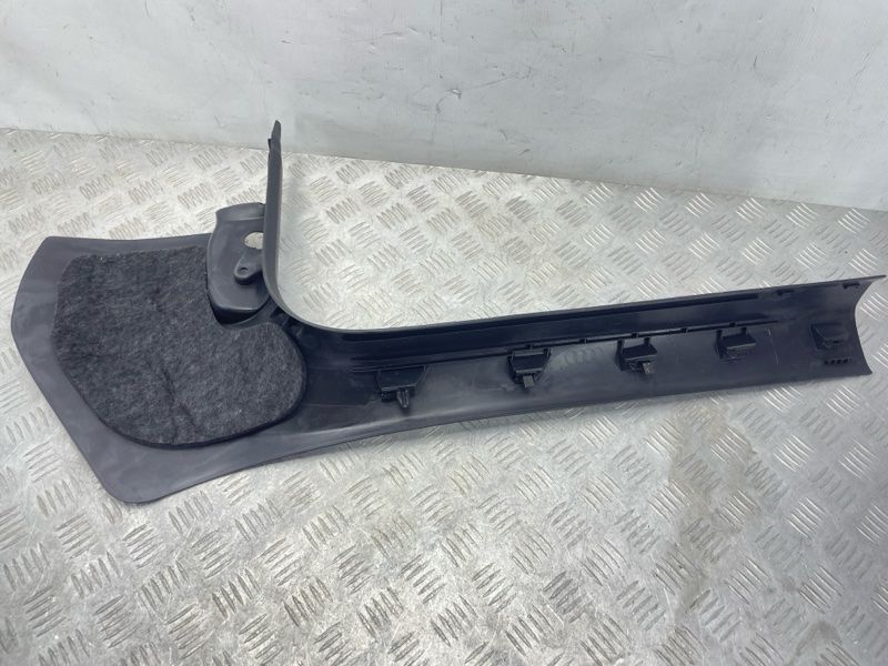 Облицювання стійки 8W1867271A Audi A4
