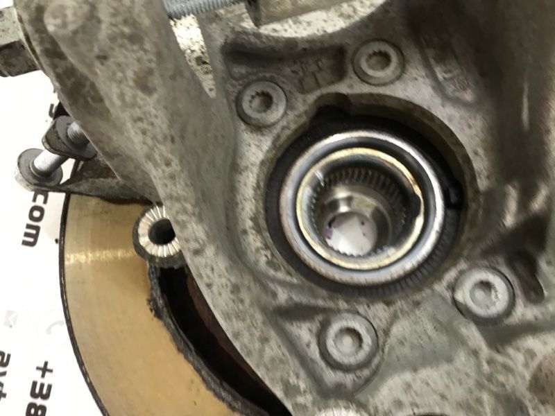 Поворотний кулак / цапфа 8R0505435C Audi A6