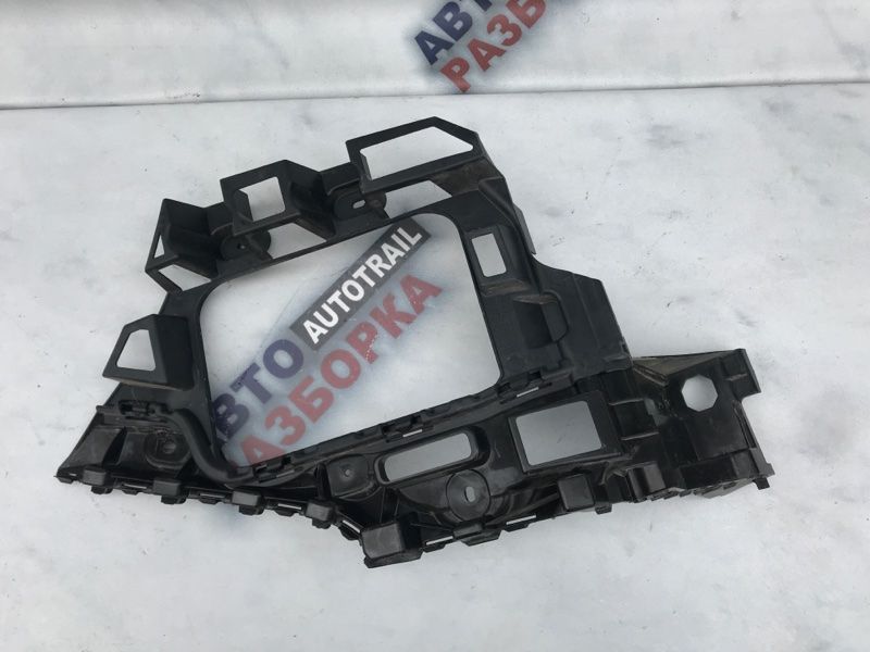 Направляющая заднего бампера 7P6807394A Volkswagen Touareg