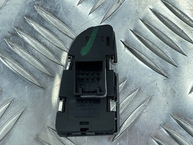 Кнопка открывания бардачка 4L1927227A Audi Q7