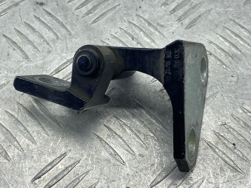 Петля двери верхняя 3C0831402D Volkswagen CC