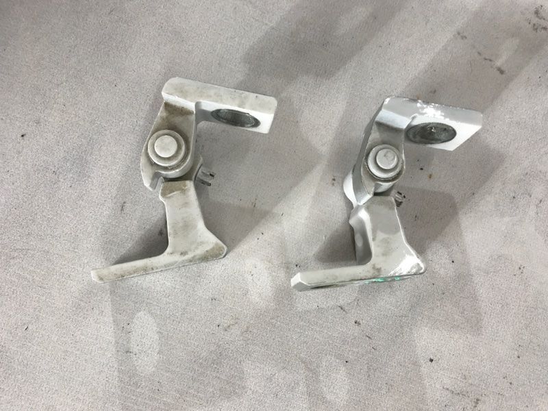Петля дверей 5N0831402 Volkswagen Tiguan
