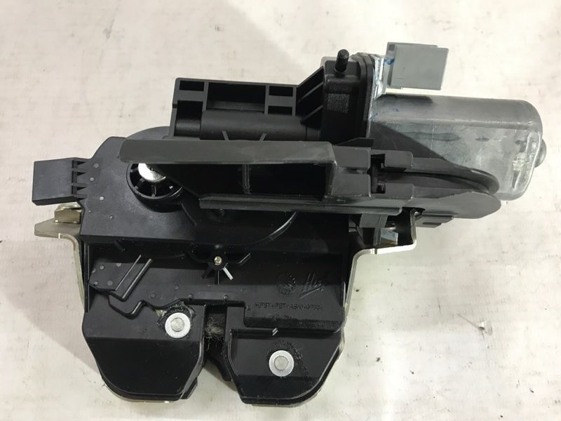 Замок кришки багажника 7P0827505J Volkswagen Touareg