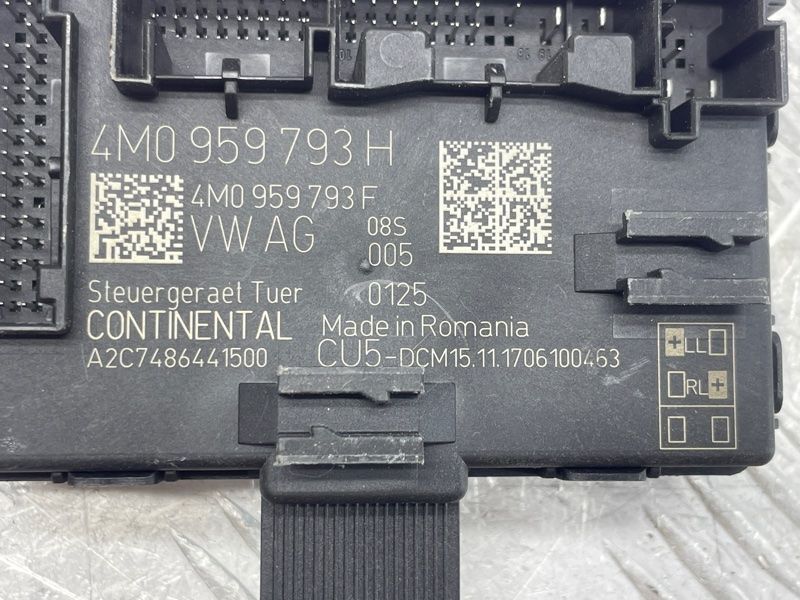 Блок керування дверей 4M0959793H Audi Q7