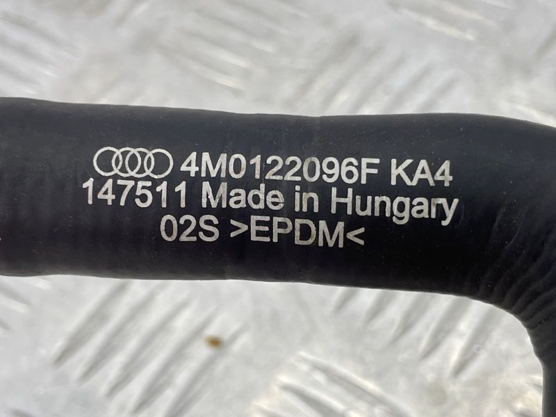 Шланг системи охолодження 4M0122096F Audi Q7