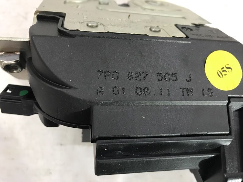 Замок кришки багажника 7P0827505J Volkswagen Touareg