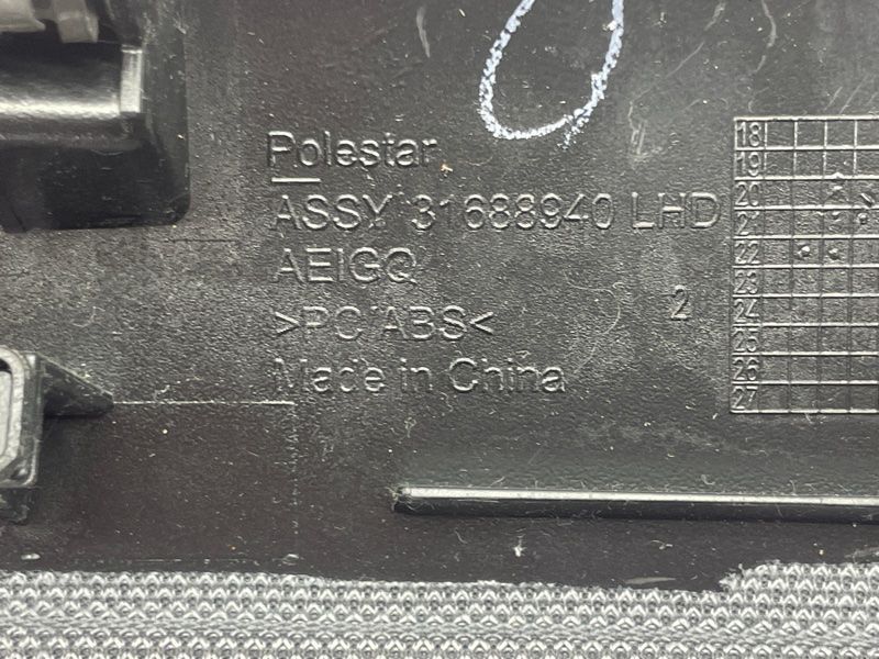 Декоративна накладка на торпедо 31688940 Polestar 2