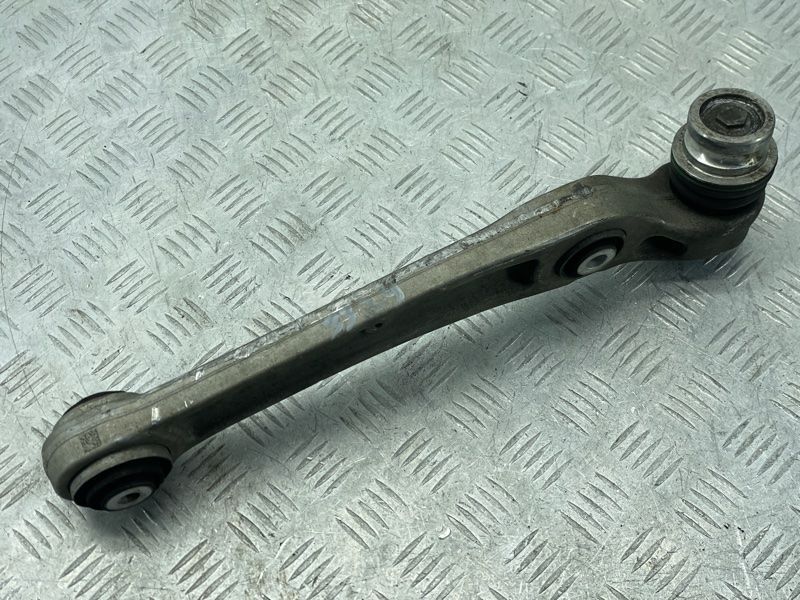 Важіль передньої підвіски несучий нижній 4M0407156D Audi A6