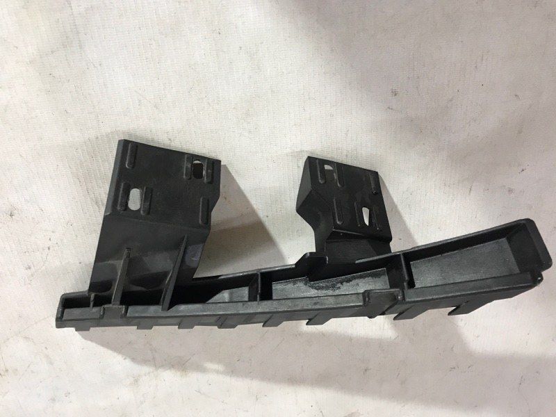 Кронштейн переднего бампера 4L0807333A Audi Q7