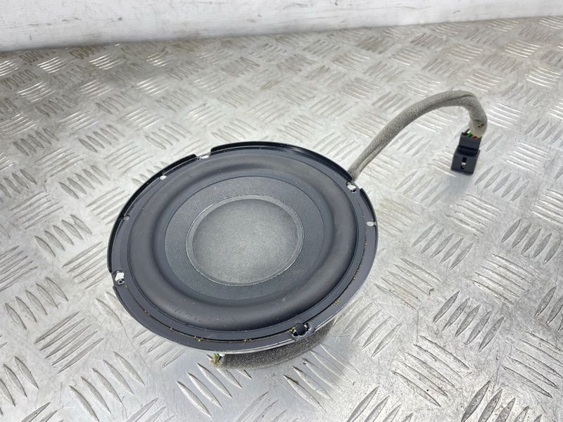 Динамик сабвуфера Bang & Olufsen 8W9035382A Audi A4 Allroad