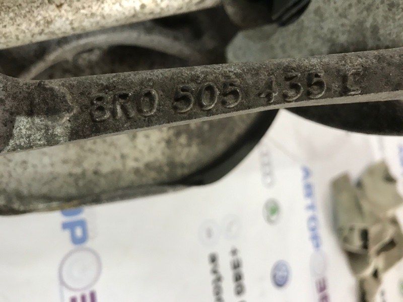 Поворотний кулак / цапфа 8R0505435C Audi A6
