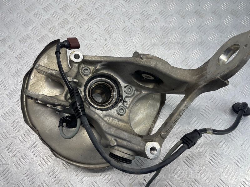 Поворотний кулак / цапфа з підшипником 8R0505435C Audi Q5