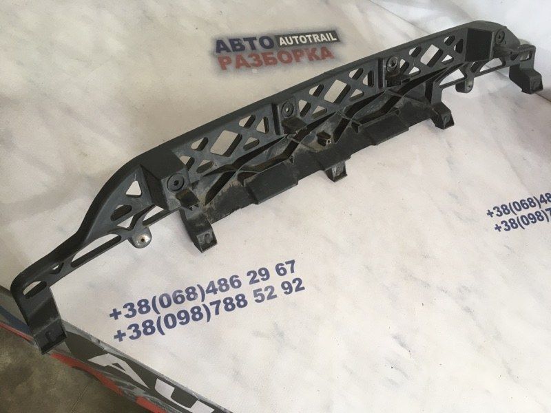 Кронштейн заднього бампера 4L0807329 Audi Q7