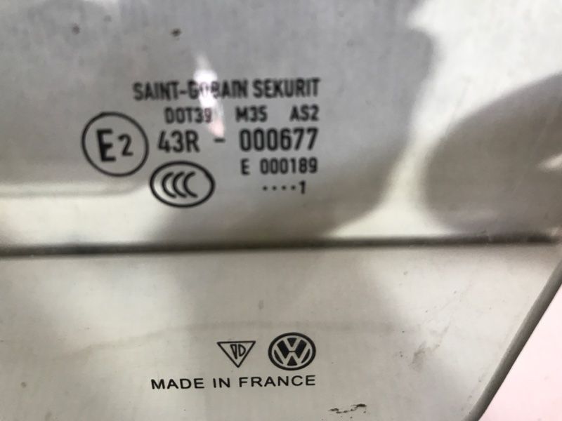 Скло дверей Volkswagen Touareg