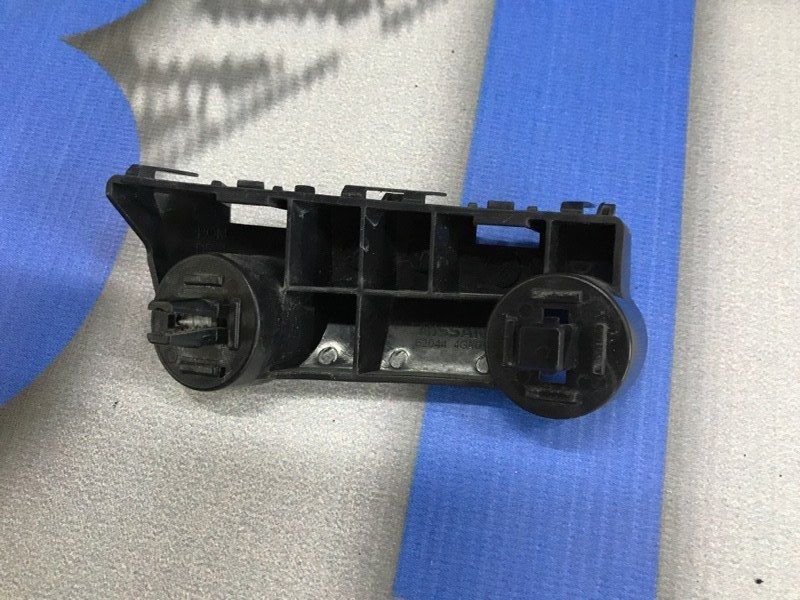 Кронштейн переднього бампера 620444GA0A Infiniti Q50