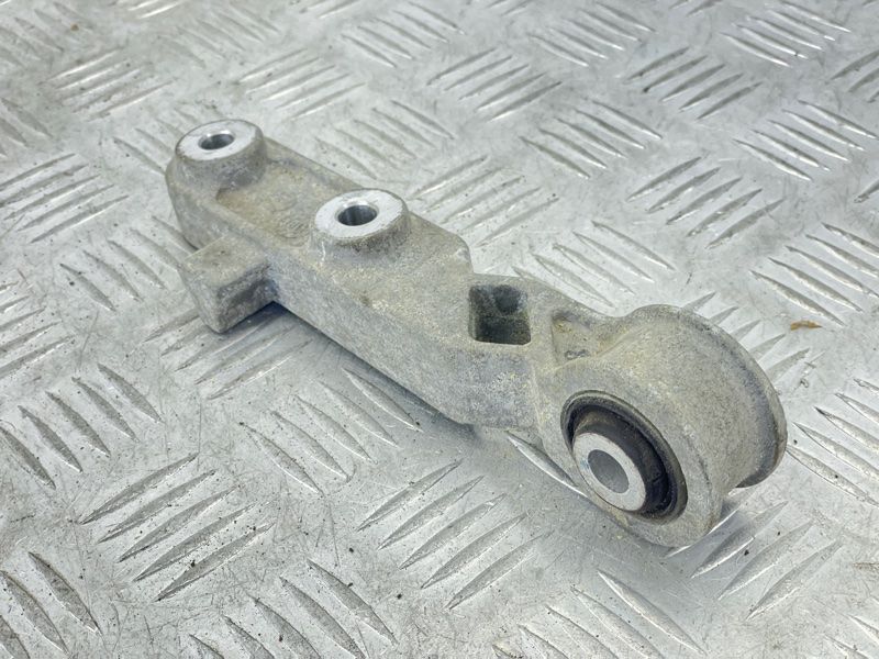 Кронштейн подушки двигуна 31359890 Volvo XC90