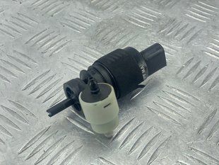 Насос омывателя стекла 1K6955651 Audi Q7 Audi A3, Audi A3 e-tron, Audi A4, Audi A4 Allroad, Audi A6, Audi A6 Allroad, Audi A7, Audi A8, Audi e-tron, Audi e-tron GT, Audi e-tron S, Audi Q3, Audi Q4 e-tron, Audi Q5, Audi Q7, Audi Q8, Audi Q8 e-tron, Audi RS3, Audi RS6 Avant, Audi RS7, Audi RS e-tron GT, Audi RS Q8, Audi S3, Audi S4, Audi S6, Audi S7, Audi S8, Audi SQ5, Audi SQ7, Audi SQ8, Audi SQ8 e-tron, Volkswagen Atlas, Volkswagen Atlas Cross Sport, Volkswagen e-Golf, Volkswagen Golf, Volkswagen Golf Alltrack, Volkswagen Golf R, Volkswagen Golf SportWagen, Volkswagen GTI, Volkswagen ID.4, Volkswagen Jetta, Volkswagen Passat, Volkswagen R32, Volkswagen Rabbit, Volkswagen Taos, Volkswagen Tiguan, Volkswagen Tiguan Limited, Volkswagen Touareg