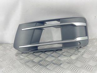 Решетка воздухозаборника бампера 4M0807681T4W3 Audi Q7