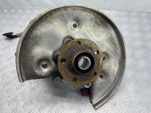Поворотний кулак / цапфа з підшипником 8R0505436C Audi Q5