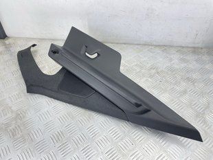 Облицювання стійки Polestar 2