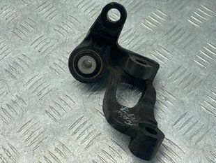 Кронштейн опори двигуна DG936P093B Ford Fusion