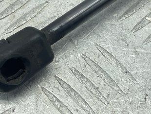 Газовый упор капота / Амортизатор 23167780 Chevrolet Colorado