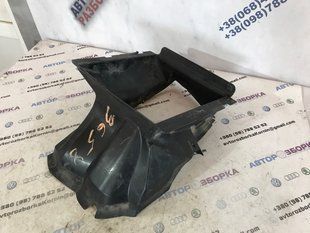 Повітропровід Volkswagen Touareg
