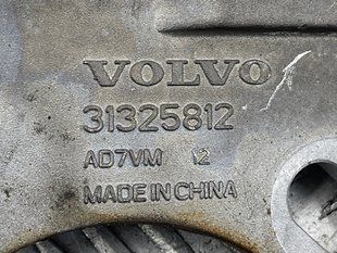 Кронштейн переднього редуктора 31325812 Volvo XC90