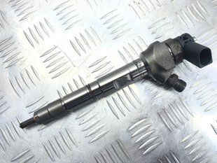 Топливная форсунка 04L130277AC Audi Q3
