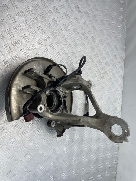 Поворотный кулак / Цапфа с подшипником 8R0505436C Audi Q5