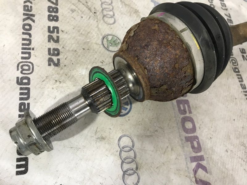 Піввісь HG9Z3B436D Ford Fusion