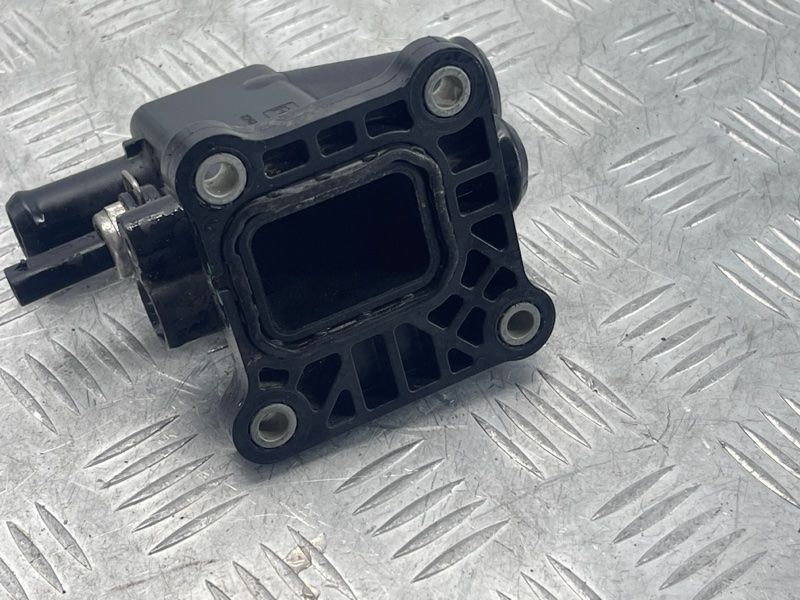 Штуцер системы охлаждения K2GE8K556AB Ford Edge