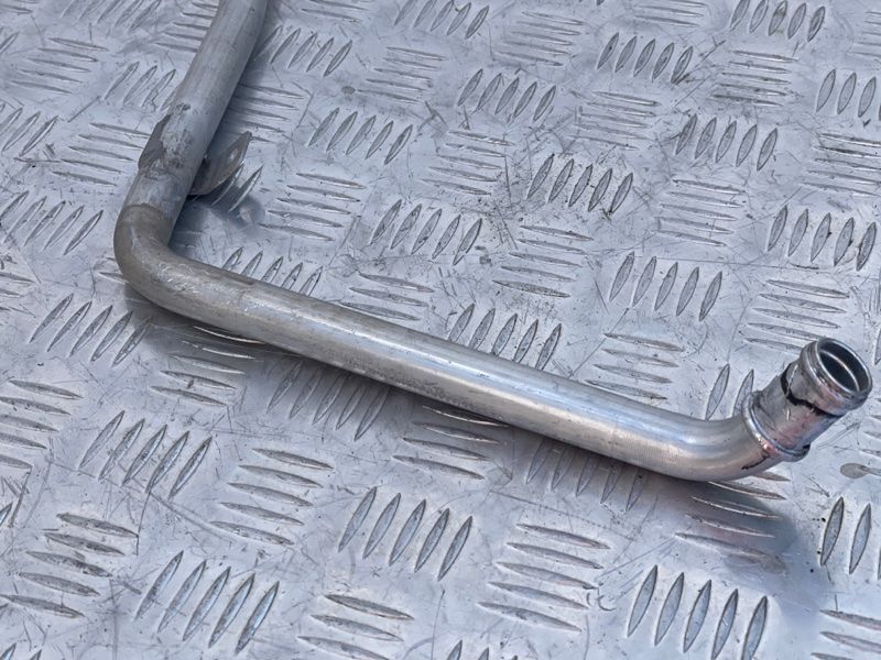 Трубка кондиціонера 7P0819926C Volkswagen Touareg