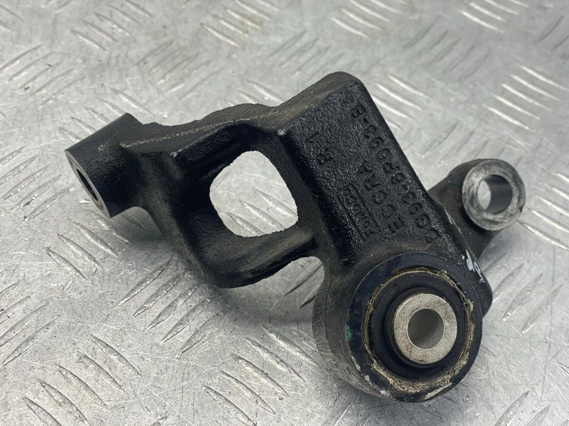 Кронштейн опори двигуна DG936P093B Ford Fusion