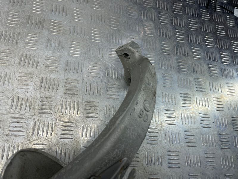 Поворотный кулак / Цапфа 4G0407241D Audi A6