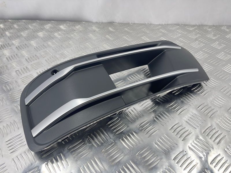 Решетка воздухозаборника бампера 4M0807681T4W3 Audi Q7