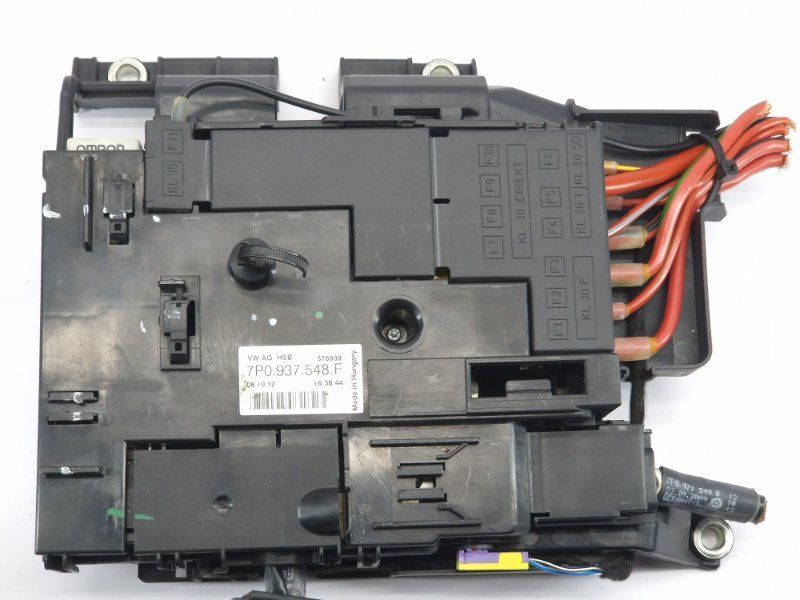 Блок запобіжників 7P0937548F Volkswagen Touareg